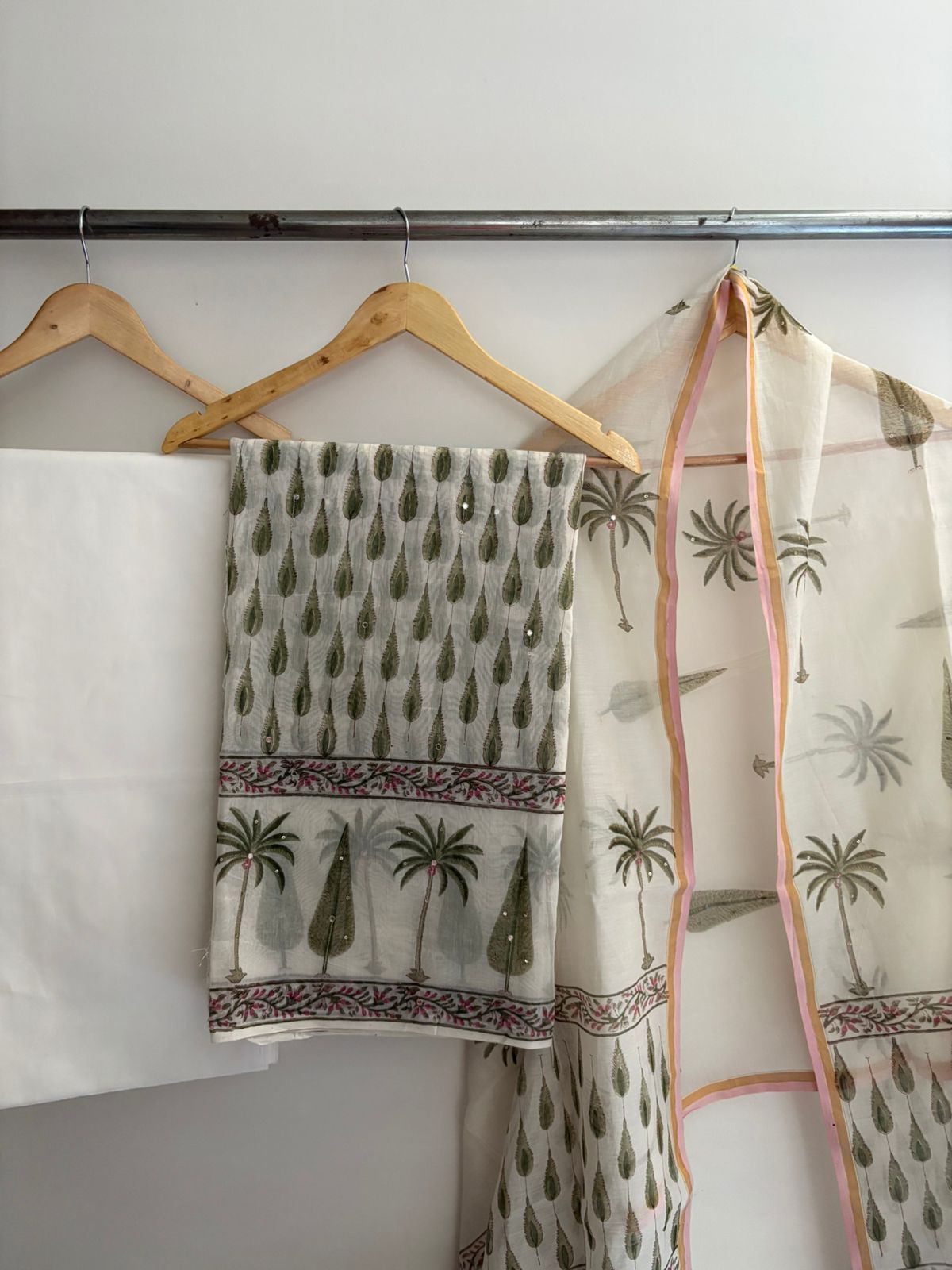 Unstitched Chanderi Suit