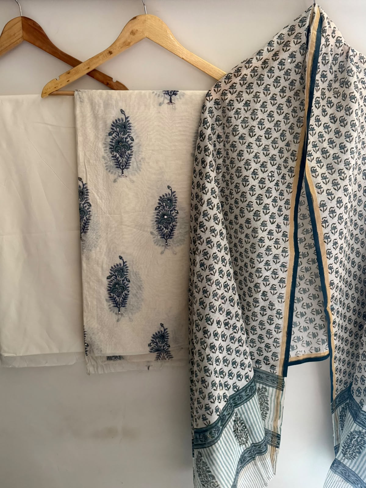 Unstitched Chanderi Suit