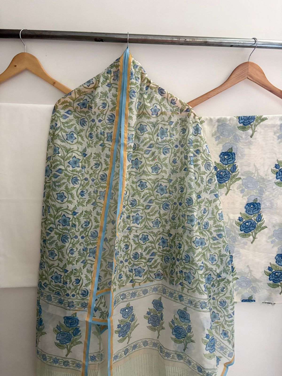Unstitched Chanderi Suit