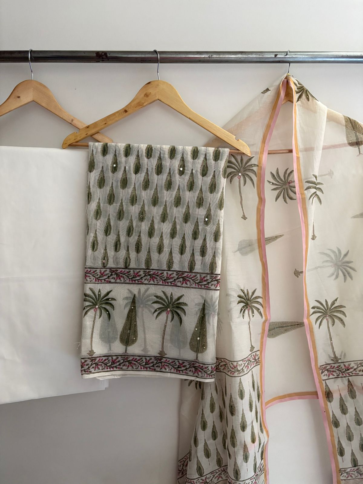 Unstitched Chanderi Suit