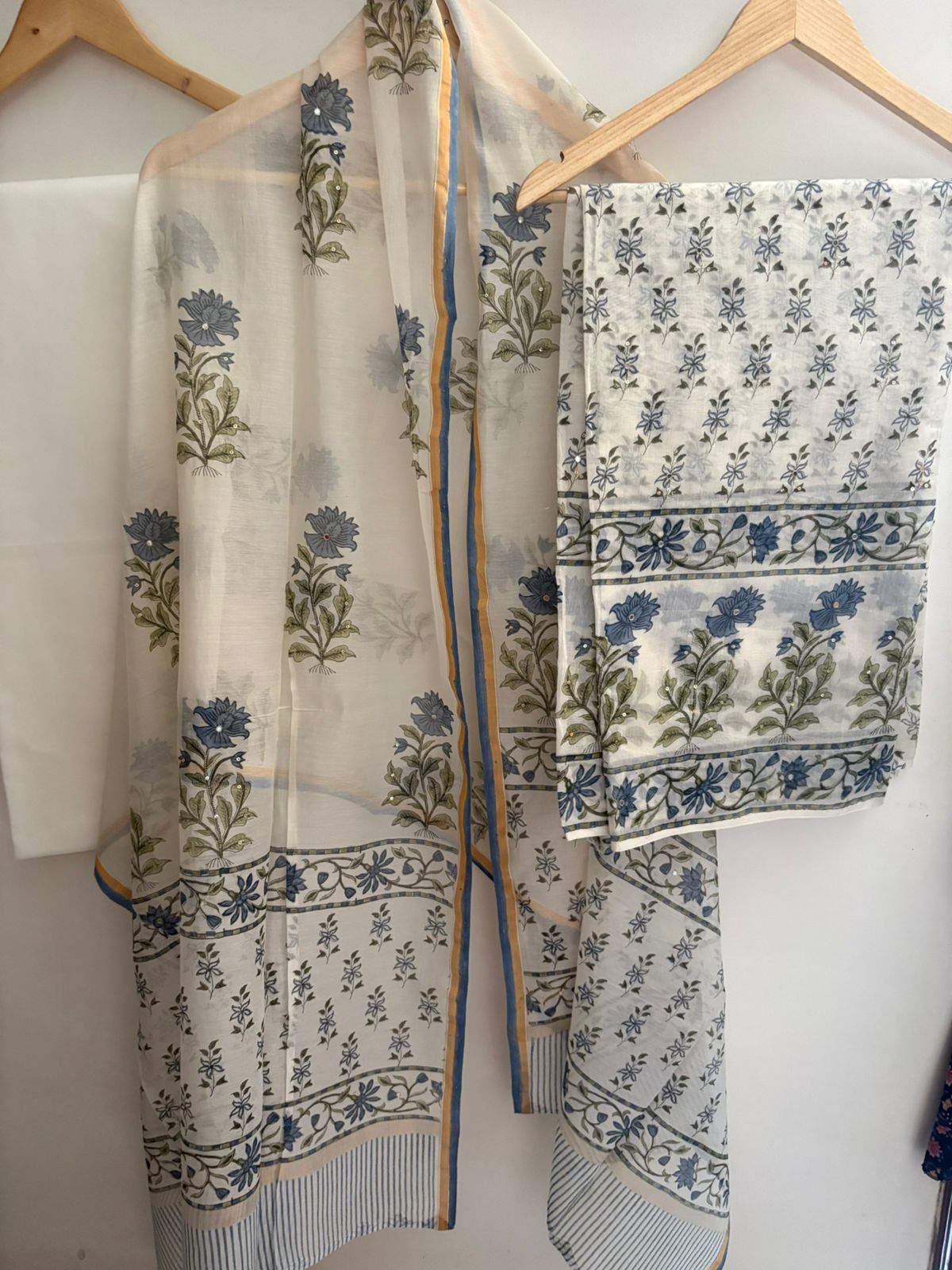 Unstitched Chanderi Suit