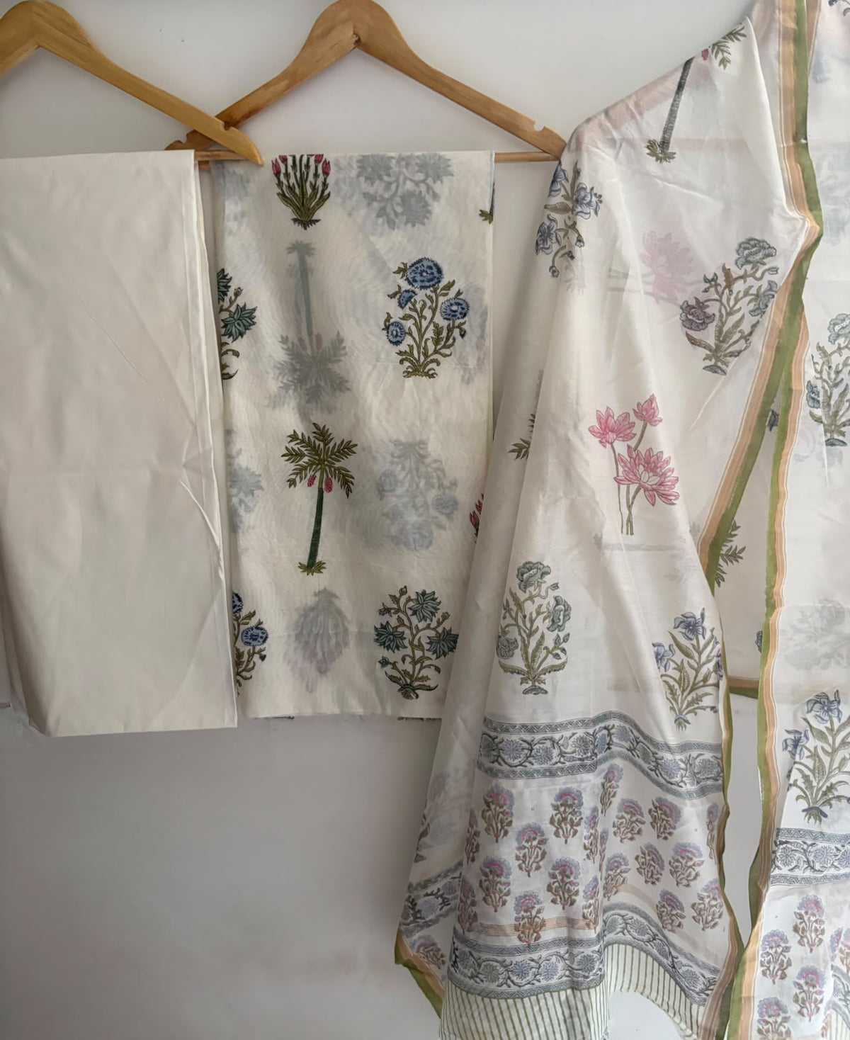 Unstitched Chanderi Suit